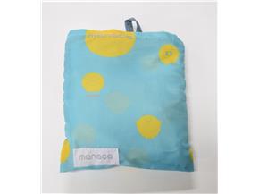 折りたたんだ状態。コンパクトに持ち運んでいただけます。