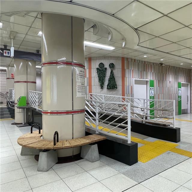 新瑞橋駅の子ども・子育てサポートベンチ